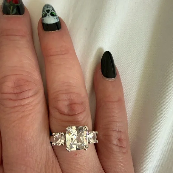 Elegant 925 Silver Women's Ring - Picture 10 of 11